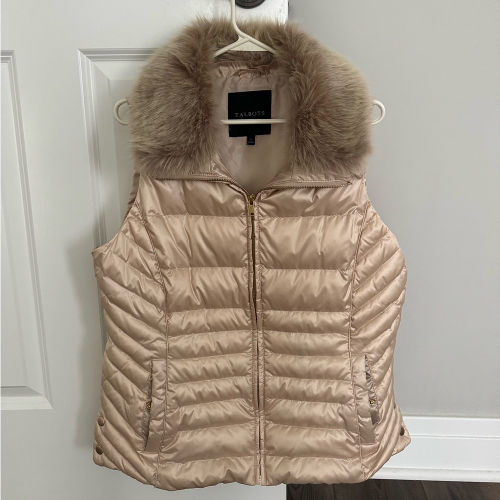 Talbots high shine faux fur vest EUC size large cream/sand color